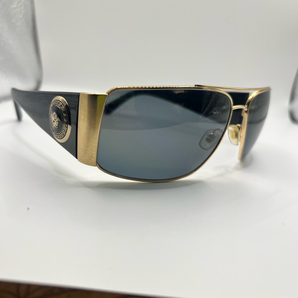 Black and gold polarized used